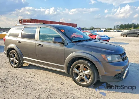 2016 Dodge Journey Crossroad z USA, uszkodzony, nr VIN 3C4PDCGBXGT216981